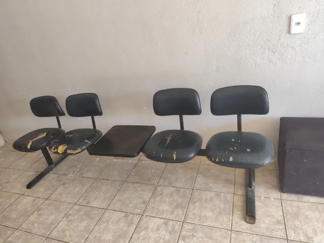 Banco de espera para loja e barbearia