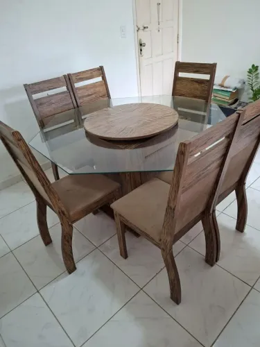 Mesa octogonal com tampo giratório