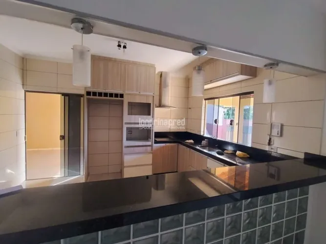 Oportunidade imperdível em Ibiporã: imóvel com 3 casas independentes à venda.