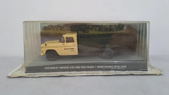 MOBILE TOY *** MT Chevrolet Apache C30 James Bond 007 Lacrado