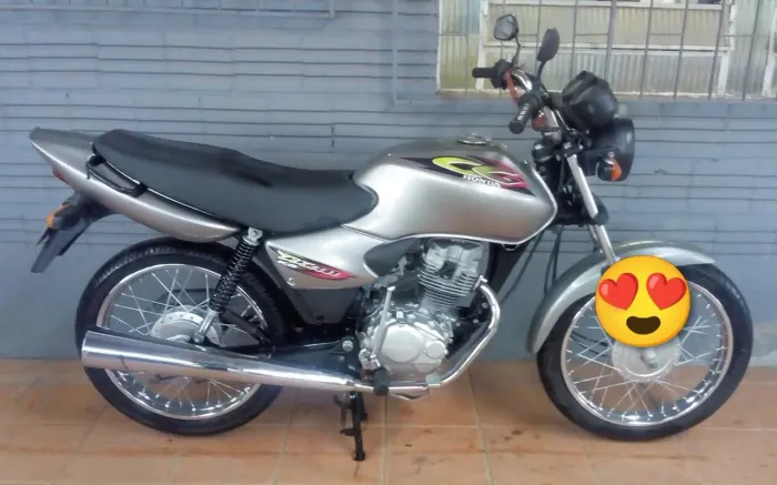 Linda impecável cg Titan ks125 dúvido outra neste estado de conservação 
