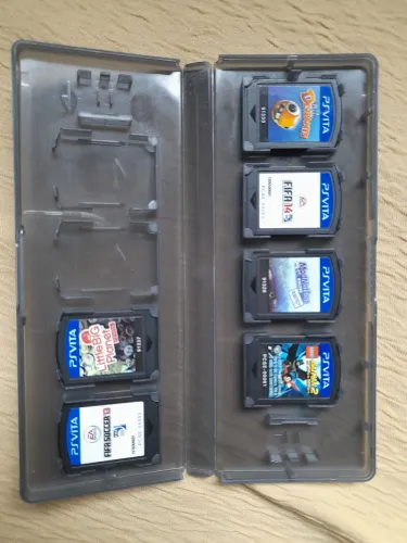Lote 6 jogos ps vita (sem capa) mais estojo