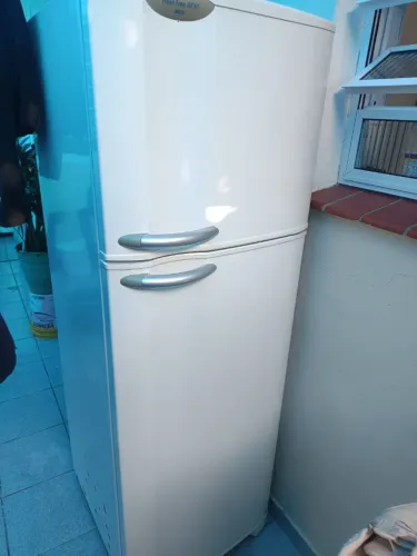 Vendo Geladeira Eletrolux em Ótimo estado