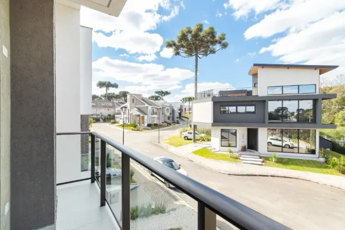 Casa nova de condomínio, Santa Felicidade, 4 suítes (sendo 1 no piso térreo) 249 m²