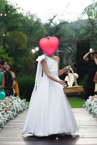 Vestido branco de dama infantil. Tamanho 7 anos