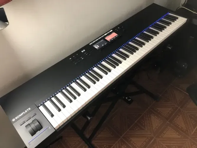 Teclado Controlador Komplete Kontrol S88 impecável