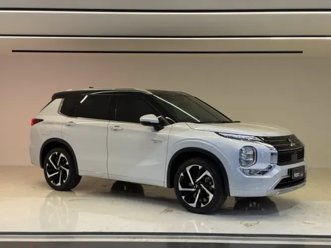 Mitsubishi Outlander Signature 2.4 4X4 AUT (híb) 2026