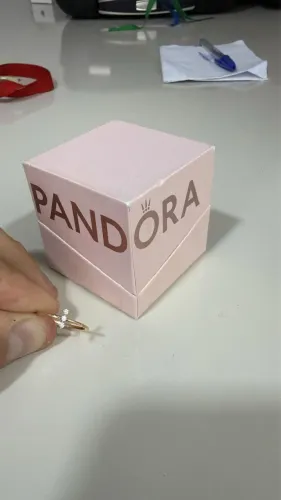 Anel de ouro 18k, Pandora, com 3 diamantes artificiais