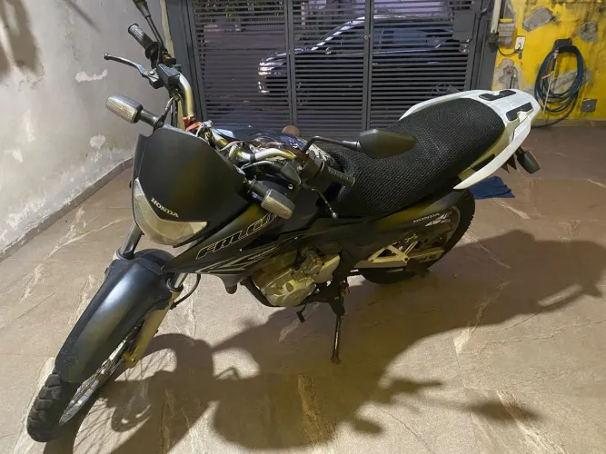 Falcon 400cc Preta 2013
