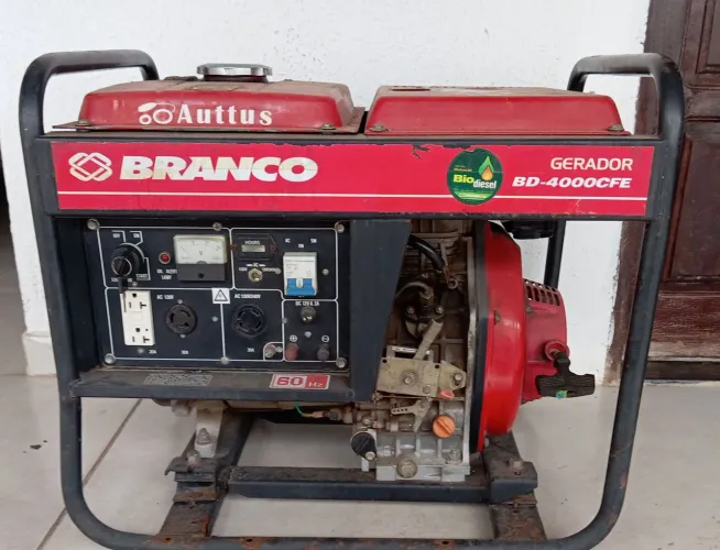 Gerador Branco 7.0 CV Diesel (BD-4000CFE) - precisa de bateria nova.
