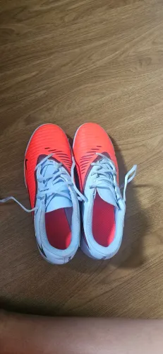 Chuteira fhanton nike número 38+caneleira nike com meia para encaixar a caneleira