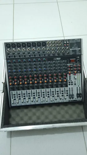 Mesa de som Behringer Xenyx X2222USB (LEIA A DESCRIÇÃO)