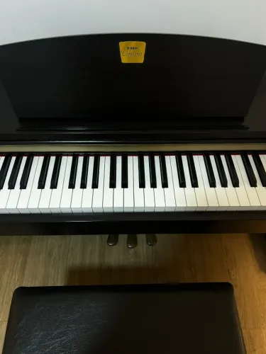 Piano Digital Yamaha Clavinova CLP-320 + Banqueta Original