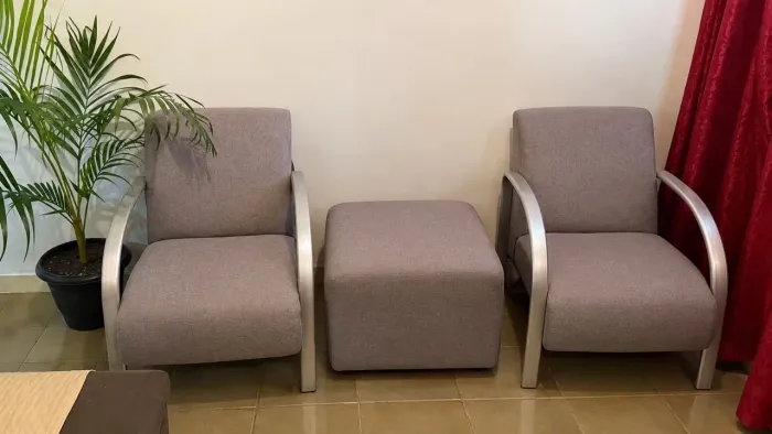Duas poltronas de luxo nova e puff