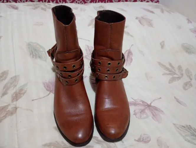 Vendo linda bota Myshoes nova n-37 pode ser usada de duas formas
