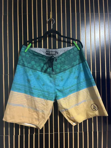 Bermuda de praia volcom tamanho 44