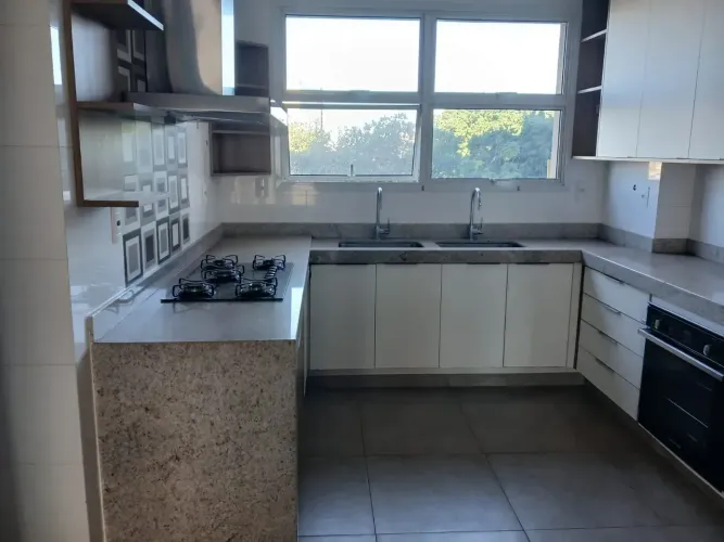Lacação apartamento - 300m² - 4 quartos - 3 banheiros - lavabo - 4 vagas de garagem - Cent