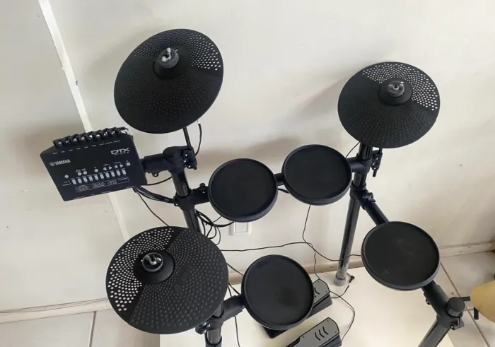 BATERIA ELETRÔNICA YAMAHA DTX 402K DRUMS