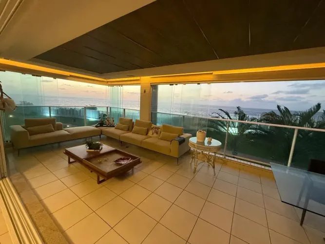 Farol da Ilha | 239m² | 4 Suítes | Vista Mar | Nascente | Andar Alto | 4 Vagas