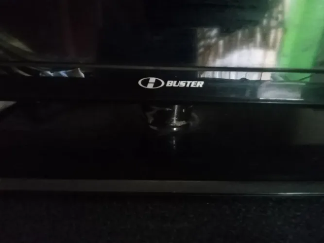 TV marca Buster 400 reais