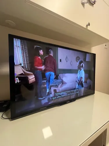 Televisão Philips 40 pol em ótimo estado.