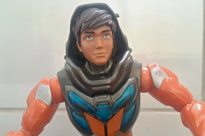Boneco Max Steel Lançador de Foguetes 