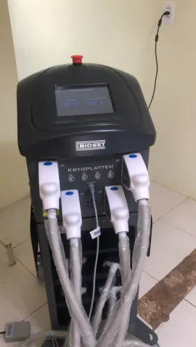 Kryoplaten 3 em 1 "criolipolise de placas, ledterapia e lipocavitação