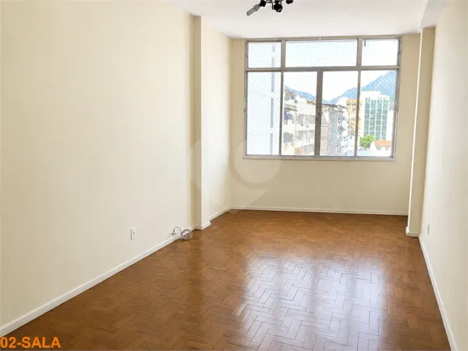 Praça Saens Pena 87m² 3 quartos sendo 2 com armários depend completa 1 vaga escritura