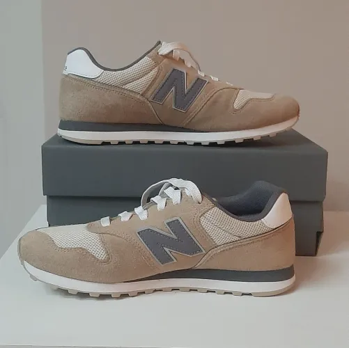 Tênis semi-novo New Balance 373 V2 Bege 39
