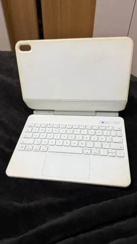 Capa Com Teclado + Trackpad Para iPad 10ª Geração 2022