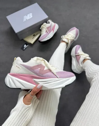 Tenis New balance Fuel Cell rebel Branco Rosa