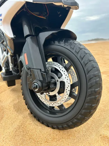 Carrinho e moto elétrica de criança 