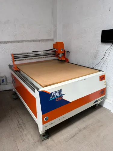 Máquina Router CNC Compact 1613 Pro - Marca JaraguaCNC