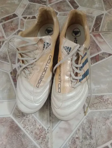 Chuteira Adidas