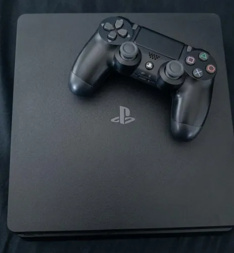 PLAYSTATION 4 - 1 TB - USADO