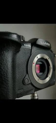 Câmera Panasonic GH5 semi-nova