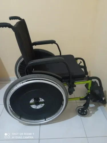 Cadeira de Rodas semi nova