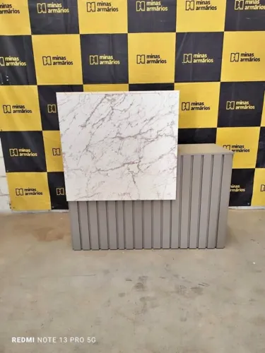 Balcão recepção em MDF Com ripado 