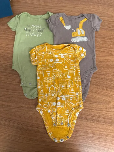 Kit de bodys Carters 6 meses - tema construção