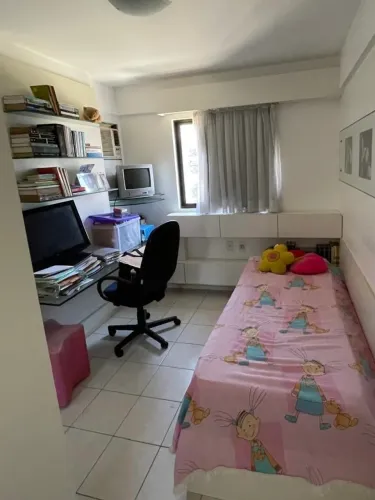Vendo 2 camas com colchão e sofá 
