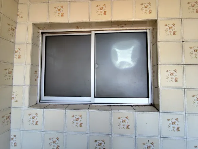 Janela de alumínio 89x58