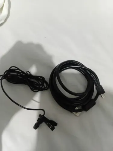 CARREGADOR E UM MICROFONE DA GO PRO HERO 3 OU 4