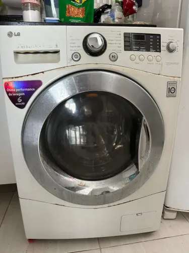 LG (10kg) - Lava e Seca  (Precisando Consertar o botão do Play)