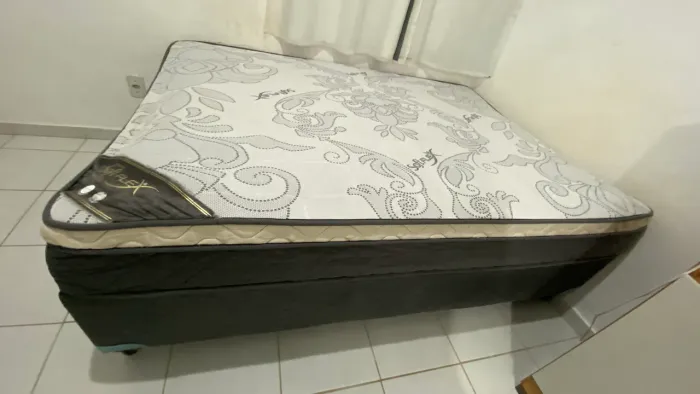 Cama casal 1,88 x 1,38 colchão separa da cama