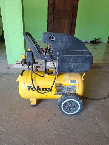 VENDE-SE COMPREENSSOR 220V FUNCIONANDO PERFEITAMENTE!!!