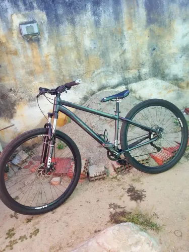 BIKE ARO 29 FIRST COM 2 HIDRÁULICO E GARFO COM TRAVA