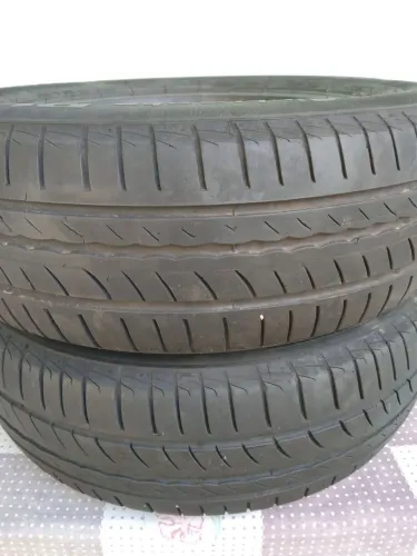Vendo 2 pneus 185/65/R15 ( valor 350 )