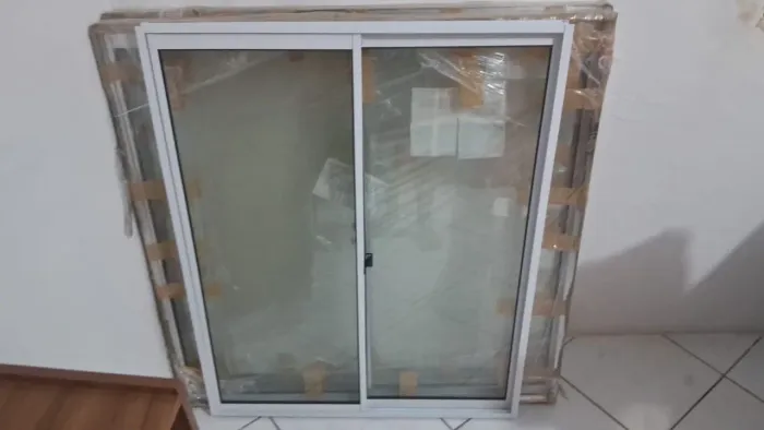 Janela de vidro 0,80x1