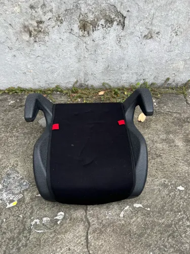Cadeirinha de elevação para veículo