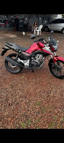 Moto muito nova, apenas cinco meses de uso.